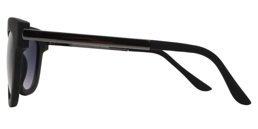 Wholesale - 7654 - Retro Horn Rimmed Women Plastic Sunglasses - Dynasol Eyewear