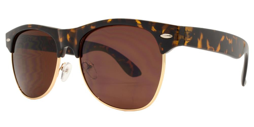Wholesale - 7581 - Retro Horn Rimmed Wholesale Sunglasses with Smoke Lens - Dynasol Eyewear